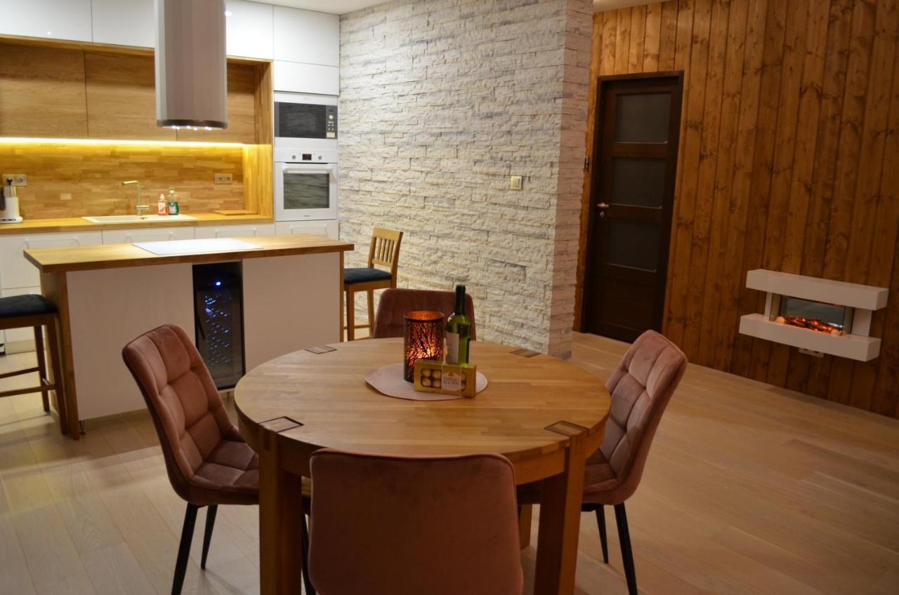 Ravila Puhkemaja Kuressaare Buitenkant foto